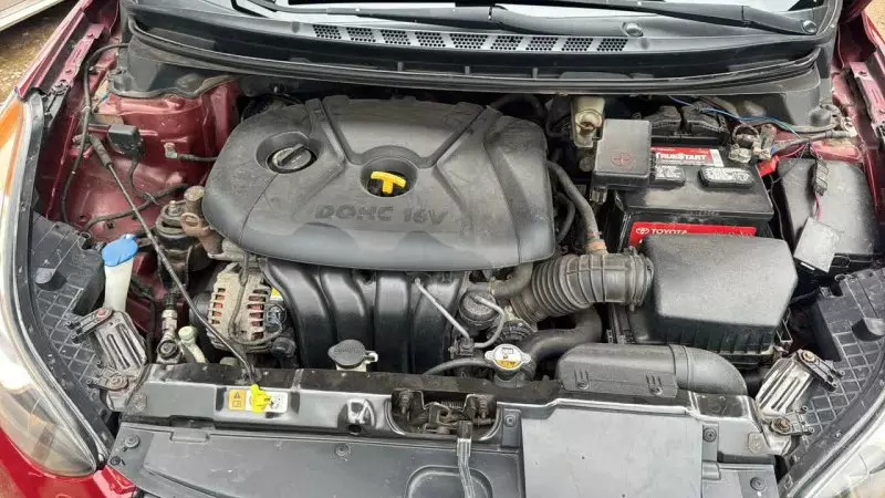 Hyundai Elantra   - 2013