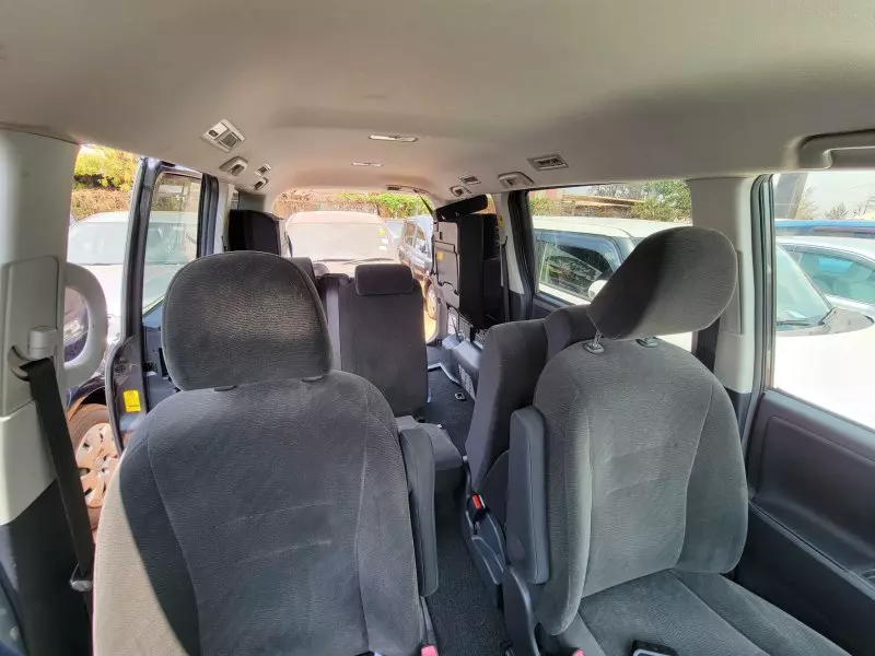 Toyota Noah   - 2011