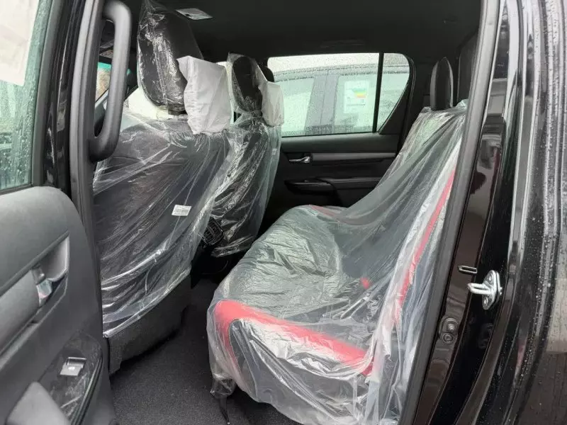 Toyota Hilux   - 2025