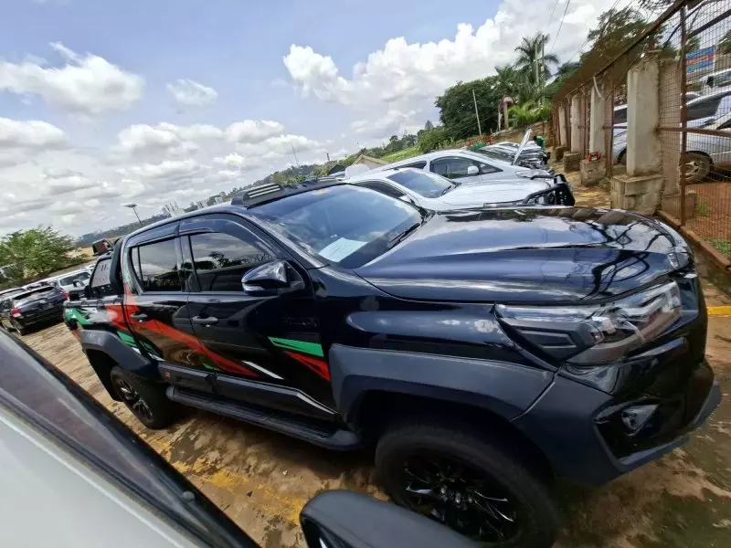 Toyota Hilux   - 2019