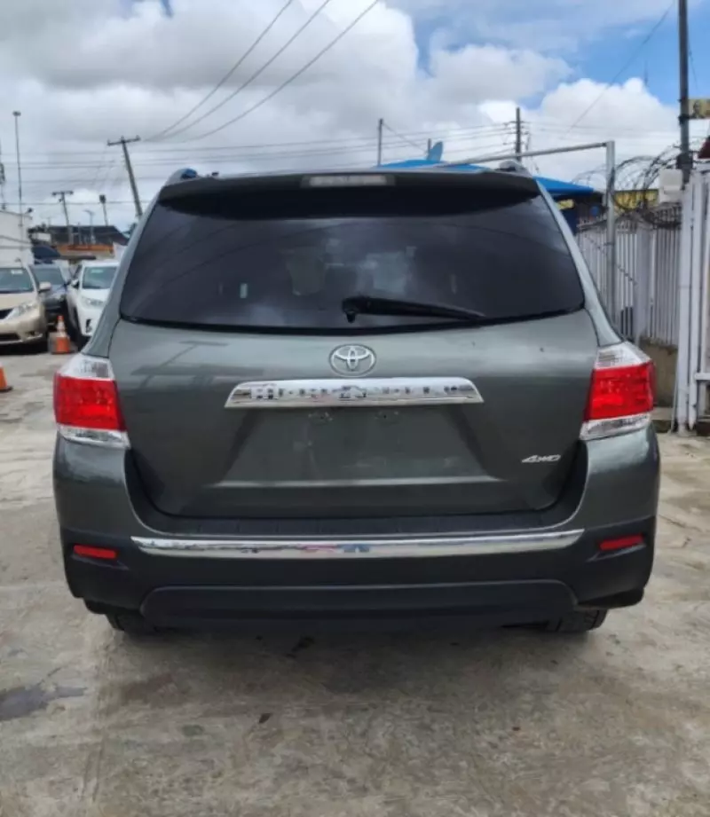 Toyota Highlander   - 2012