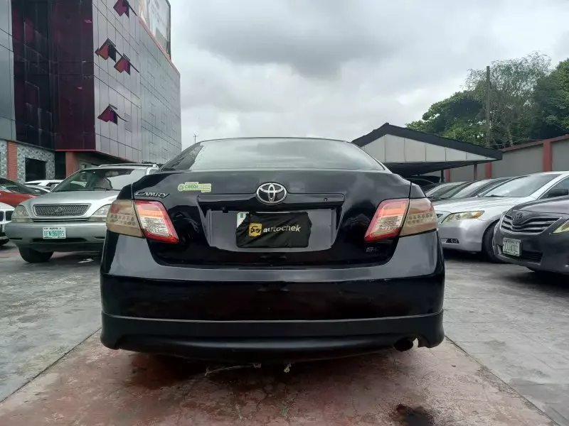 Toyota Camry   - 2009