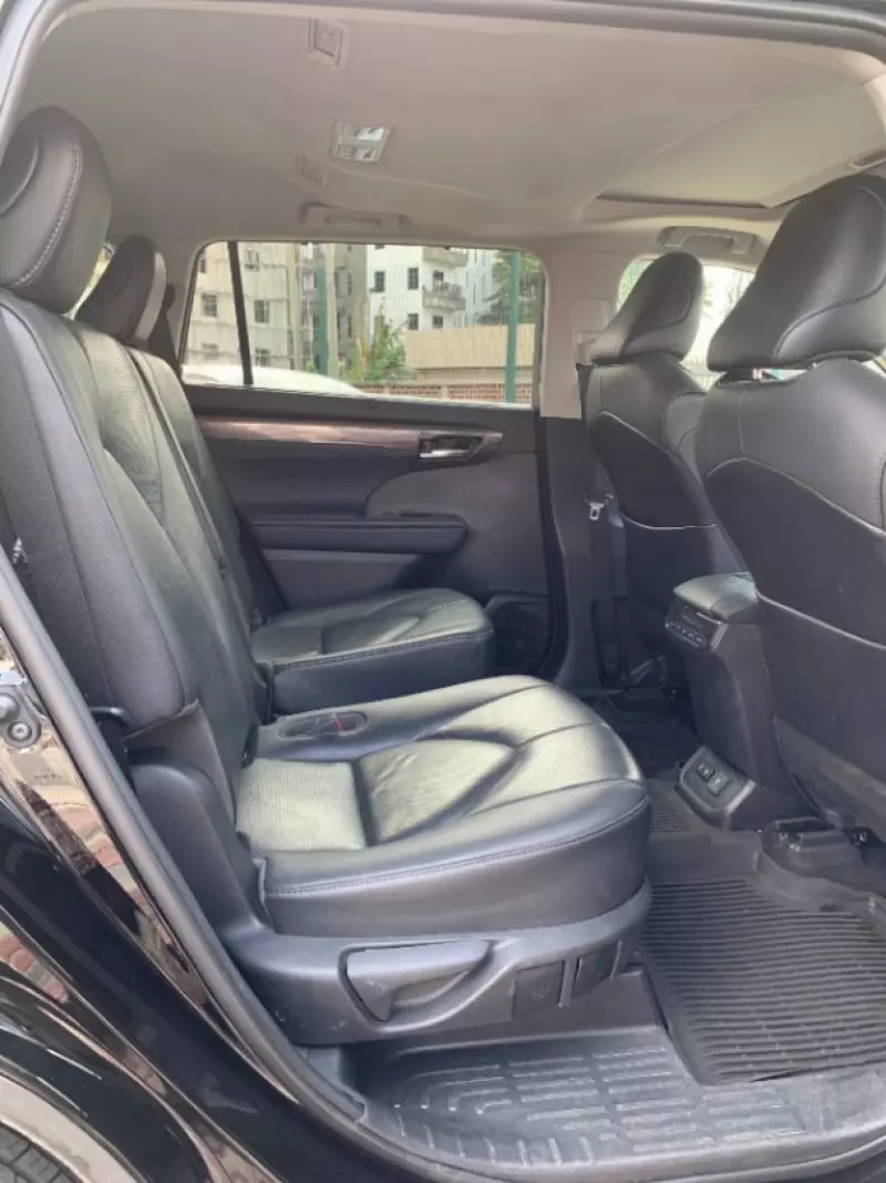 Toyota Highlander   - 2021
