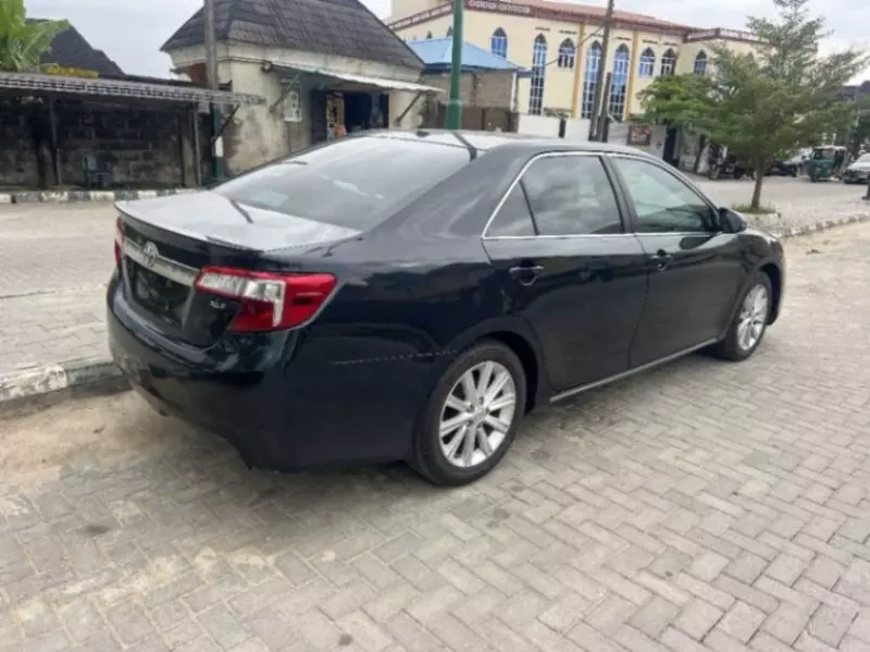 Toyota Camry   - 2012