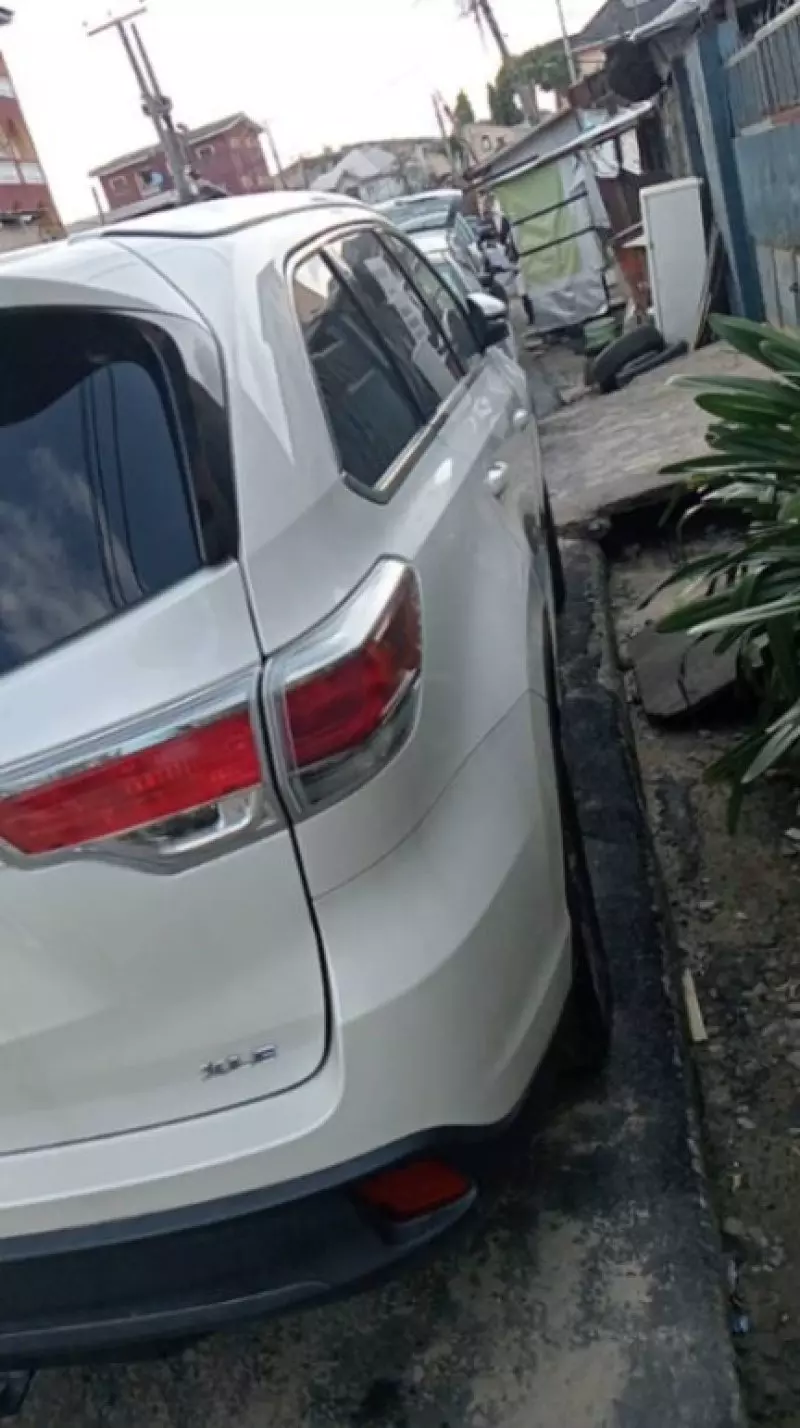 Toyota Highlander   - 2015