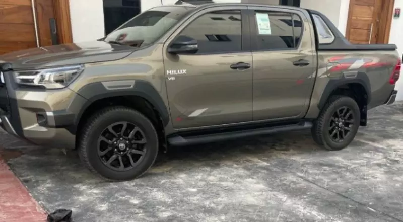 Toyota Hilux   - 2022