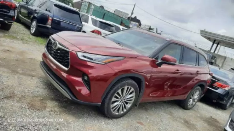 Toyota Highlander   - 2021
