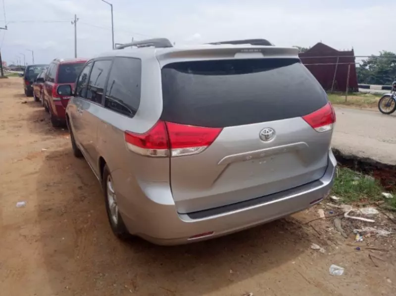 Toyota Sienna   - 2013