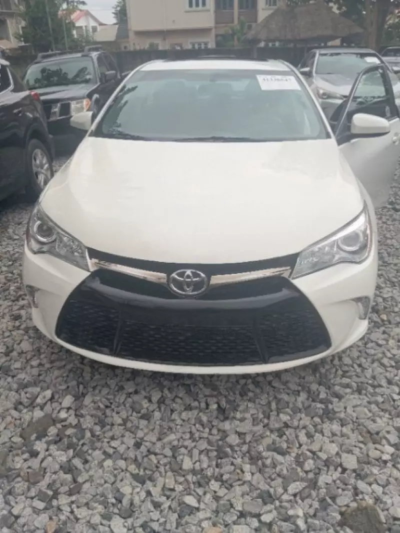 Toyota camry   - 2015