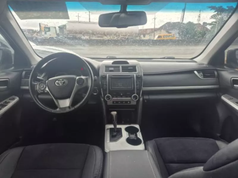 Toyota camry   - 2012
