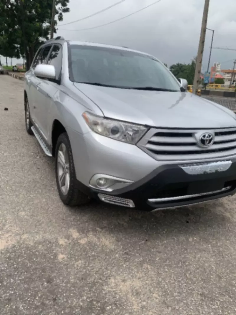 Toyota Highlander   - 2012