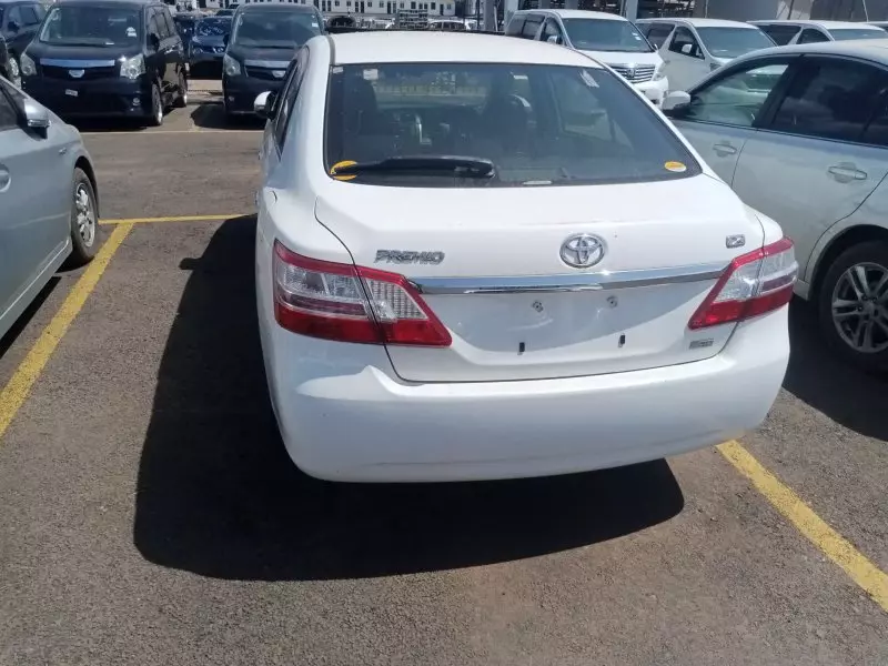 Toyota Premio    - 2012