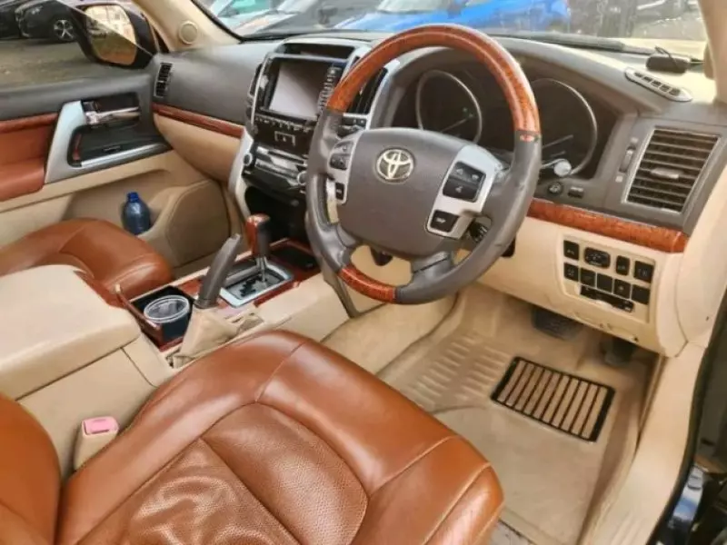 Toyota Landcruiser  V8   - 2013