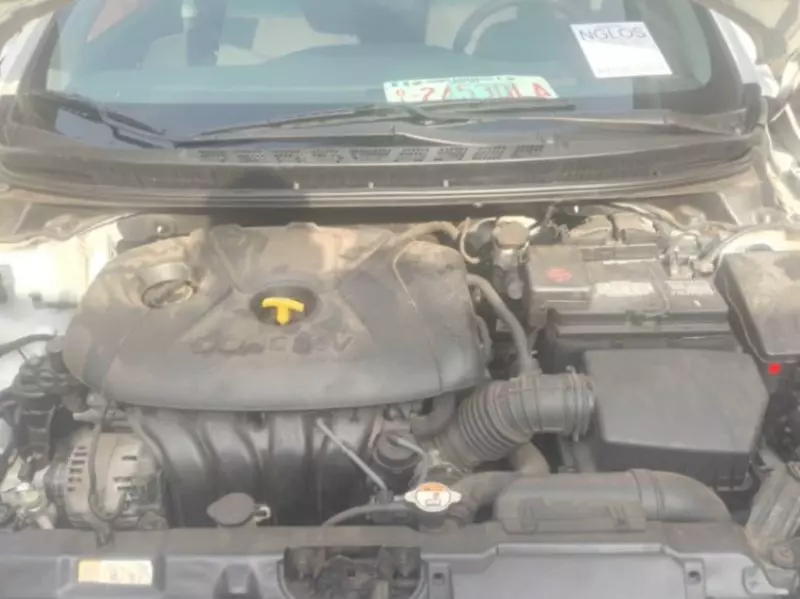 Hyundai Elantra   - 2013