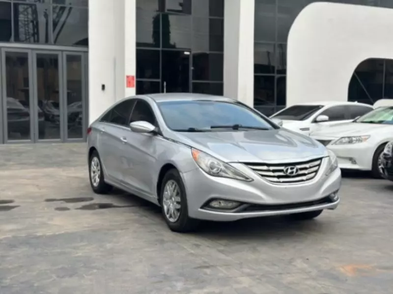 Hyundai Sonata   - 2011