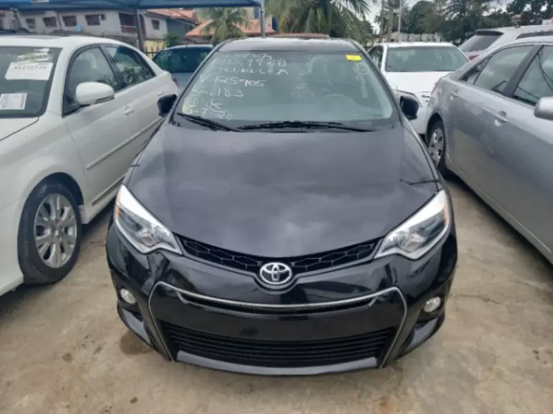 Toyota Corolla   - 2014