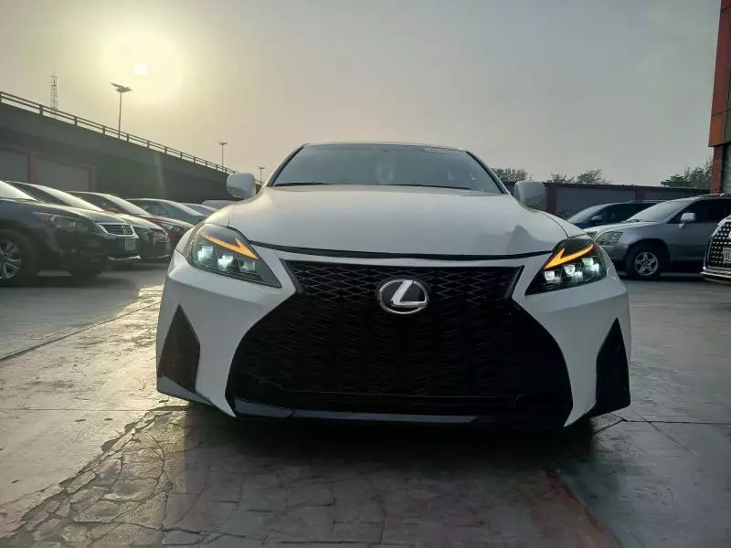 Lexus IS