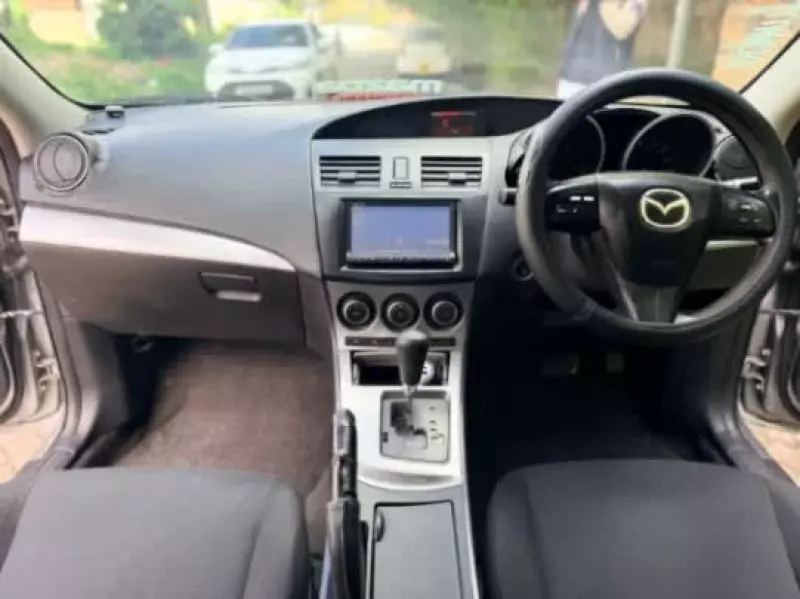 Mazda Axela    - 2010