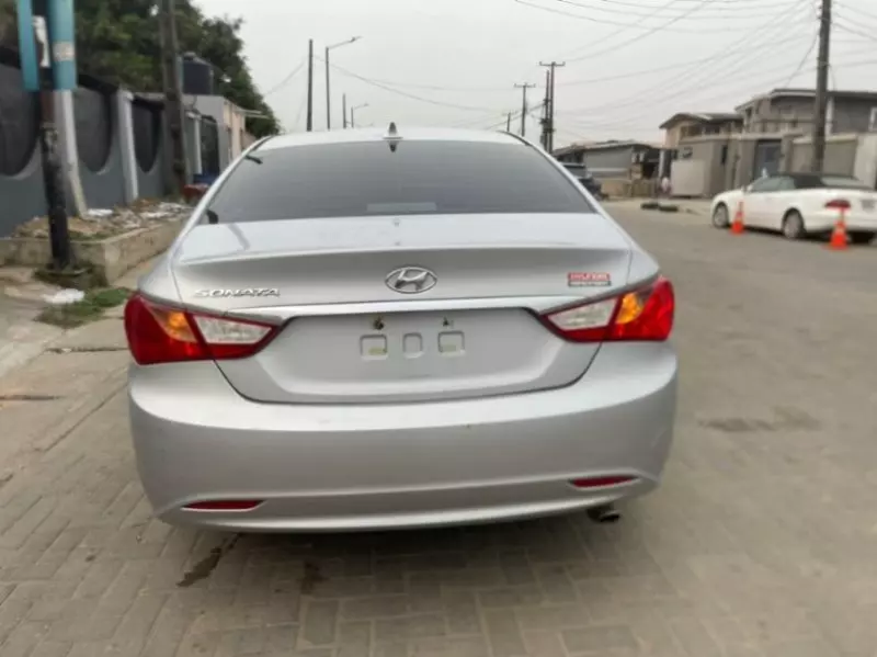 Hyundai Sonata   - 2011