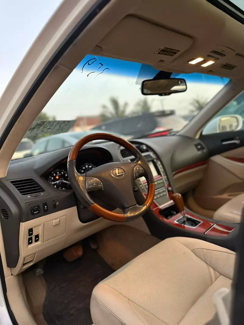 Lexus ES 350   - 2010
