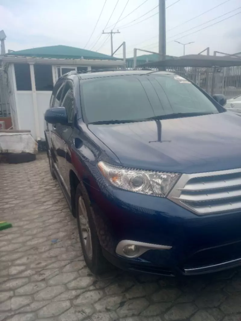 Toyota Highlander   - 2013