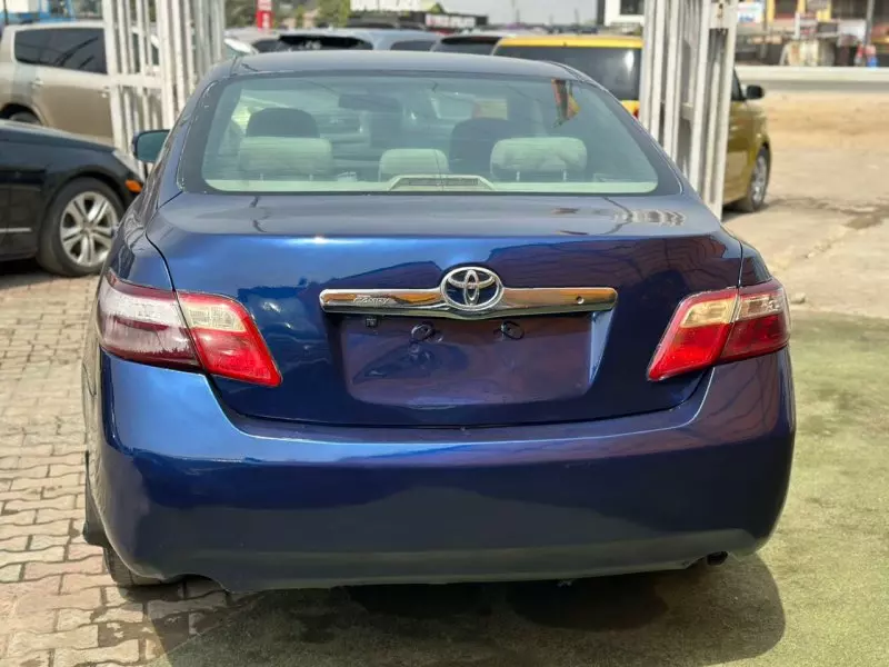 Toyota Camry   - 2009