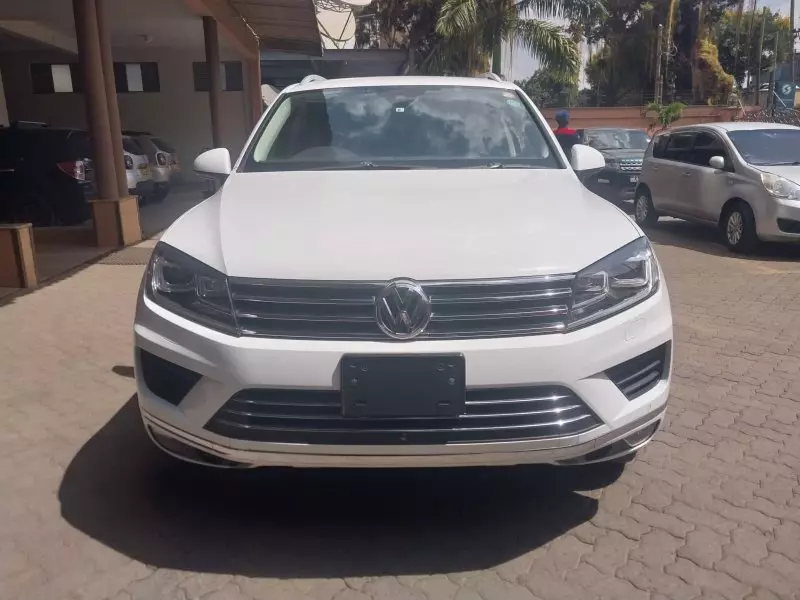 Volkswagen Touareg   - 2015