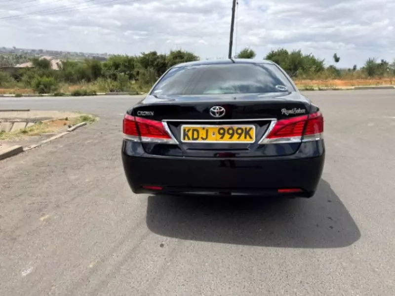 Toyota Crown   - 2017