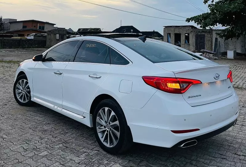 Hyundai Sonata   - 2015