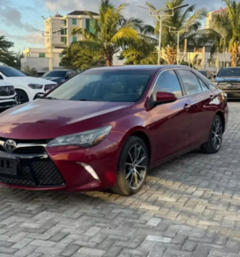Toyota Camry   - 2016