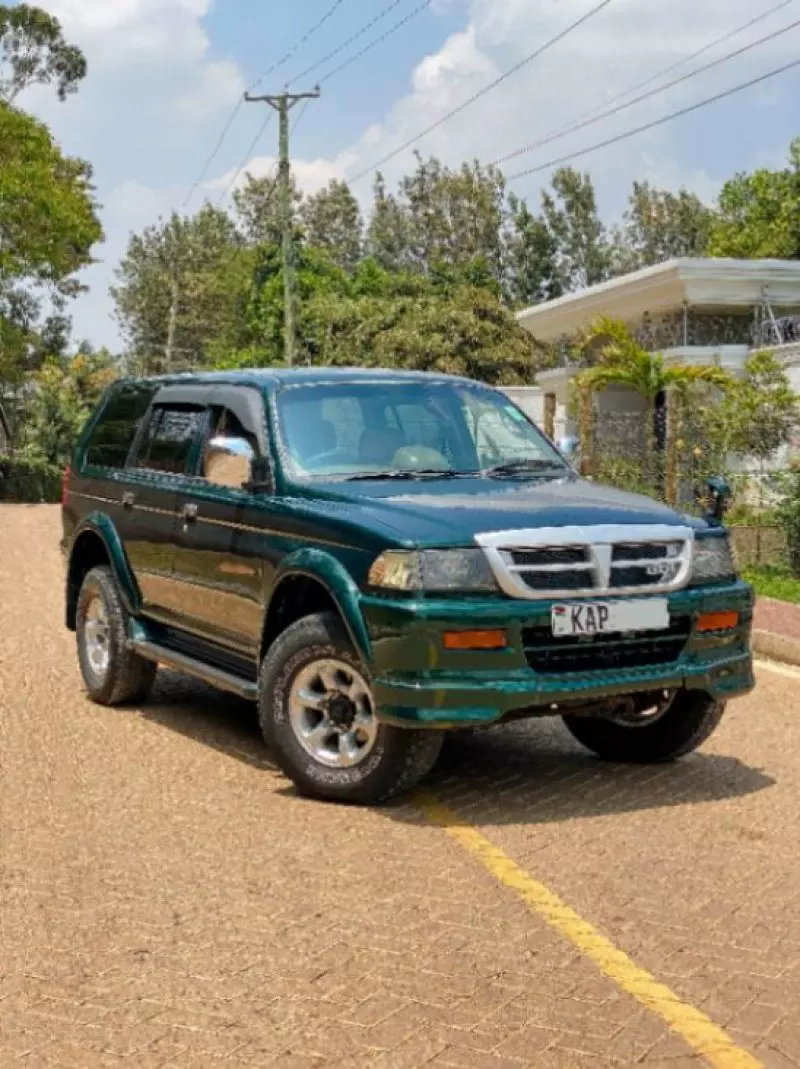 Mitsubishi Pajero Sport   - 1997