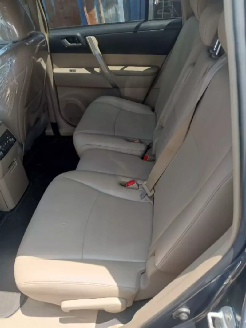 Toyota Highlander   - 2012