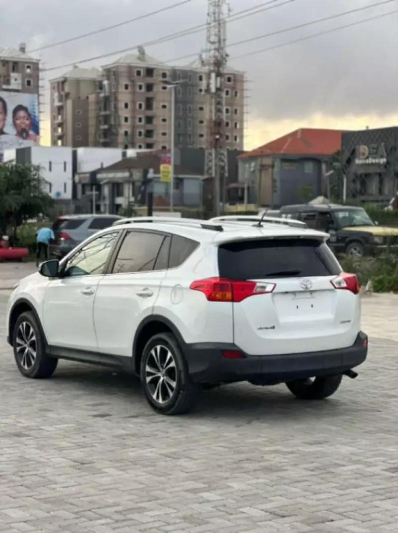 Toyota RAV4   - 2015