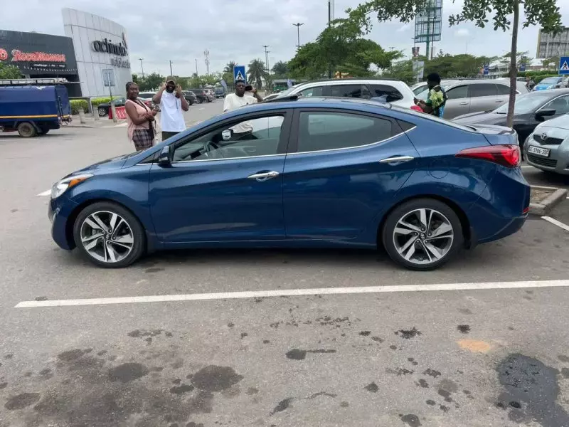 Hyundai Elantra   - 2015