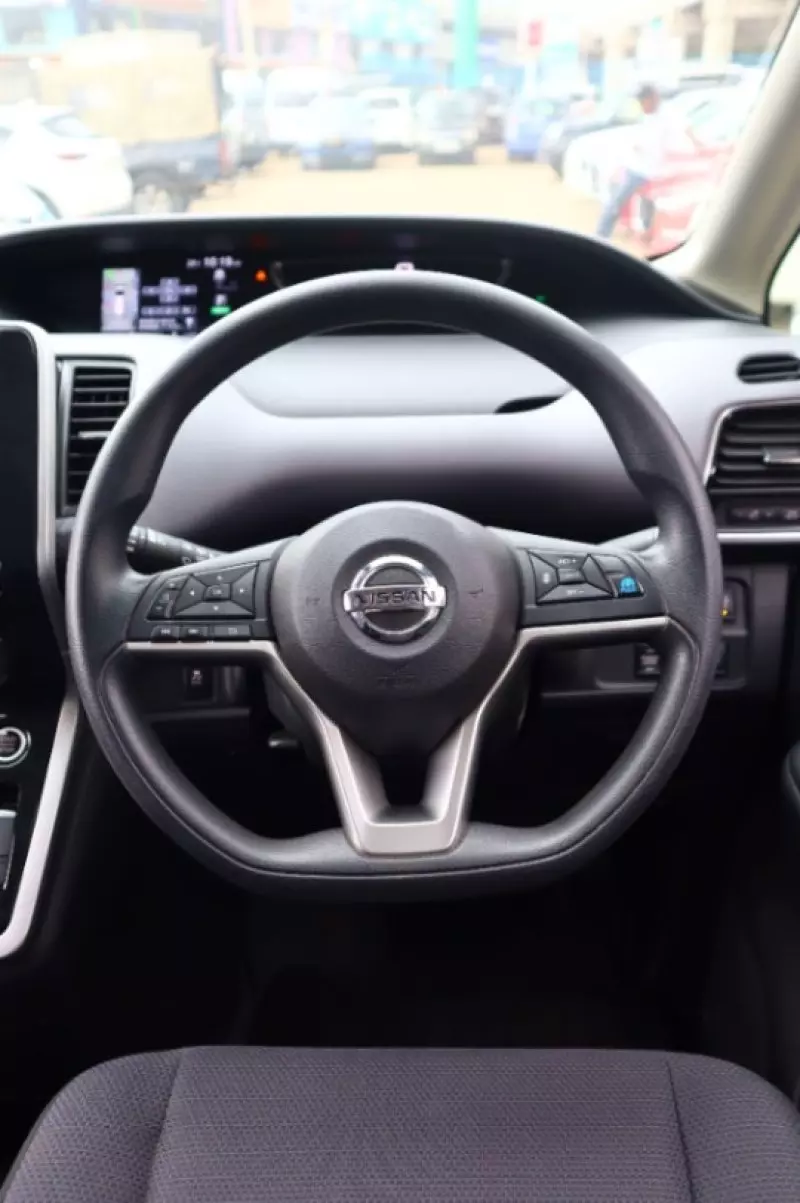 Nissan Serena   - 2017