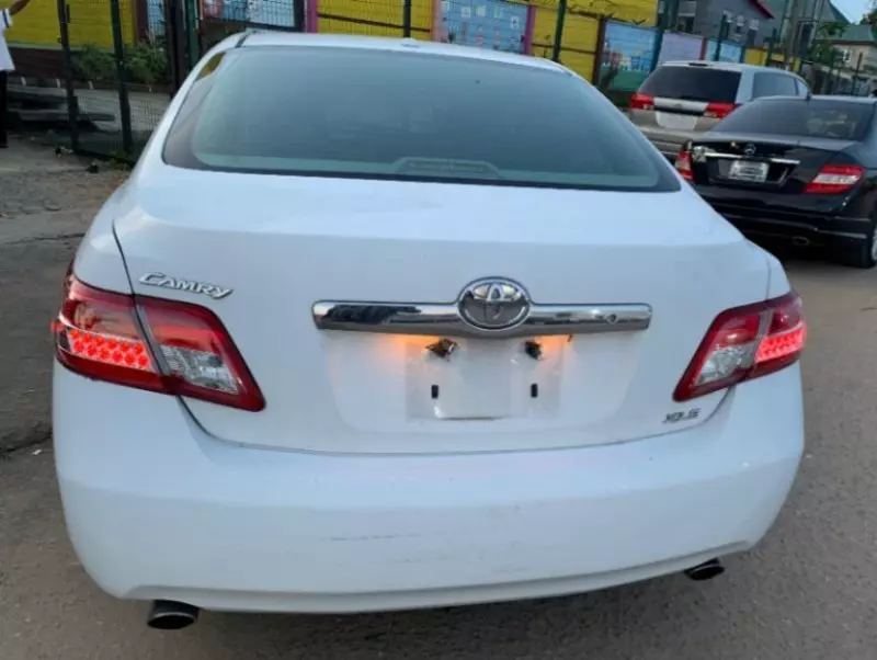 Toyota Camry   - 2010