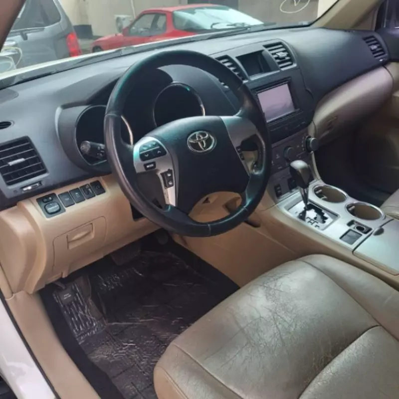 Toyota Highlander   - 2012