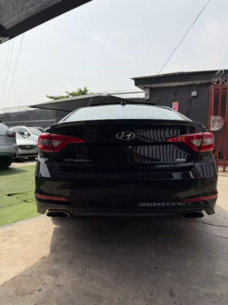 Hyundai Sonata   - 2015