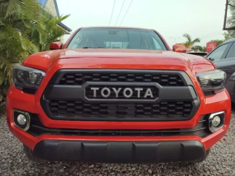 Toyota Tacoma   - 2018
