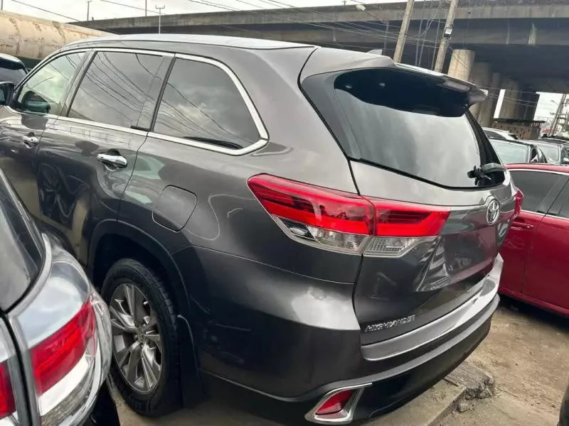 Toyota Highlander   - 2015