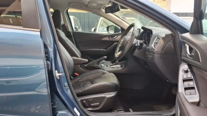 Mazda Axela    - 2018