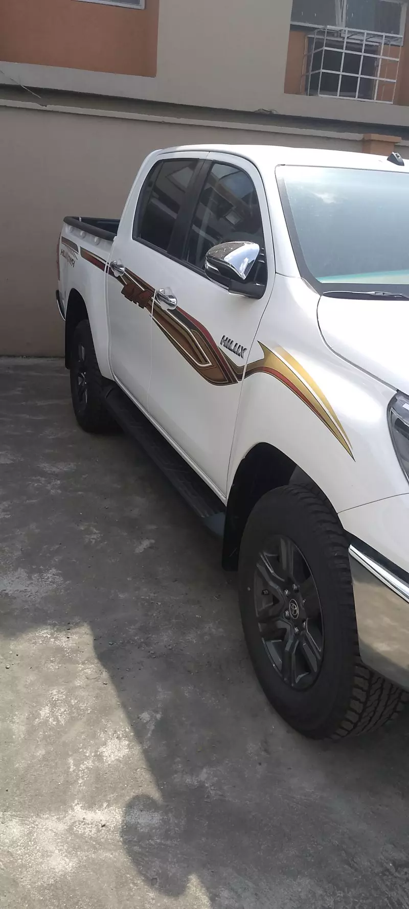 Toyota Hilux   - 2024