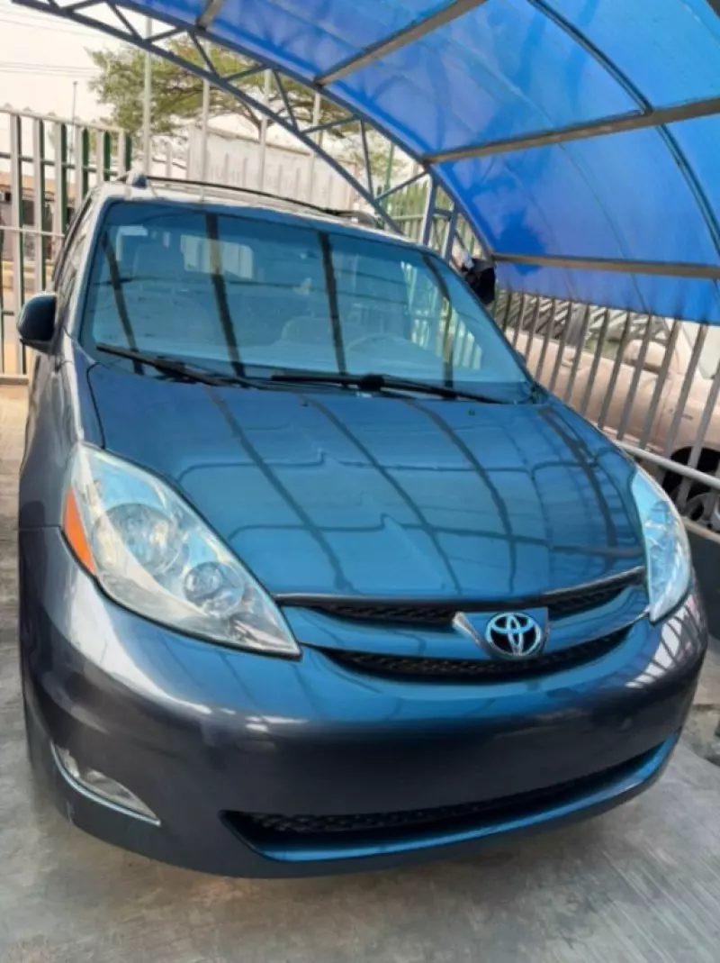 Toyota Sienna   - 2006