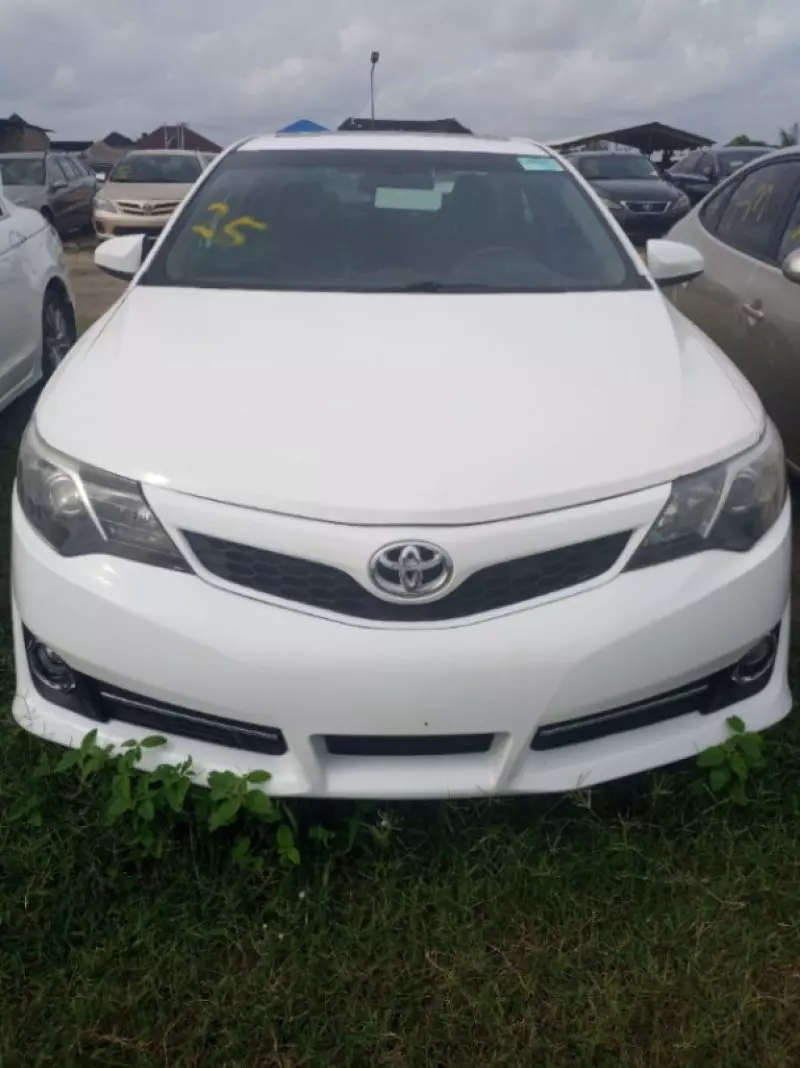 Toyota Camry   - 2012
