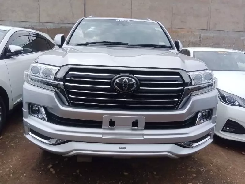 Toyota Landcruiser  V8   - 2019