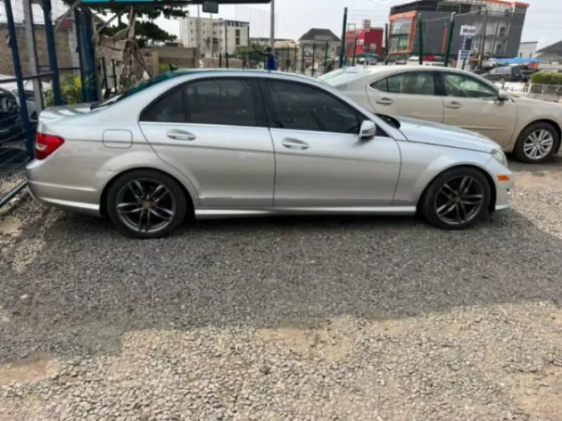 Mercedes-Benz C 300 - 2012