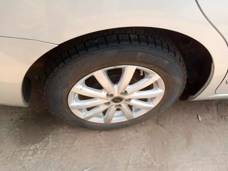 Toyota Premio    - 2012