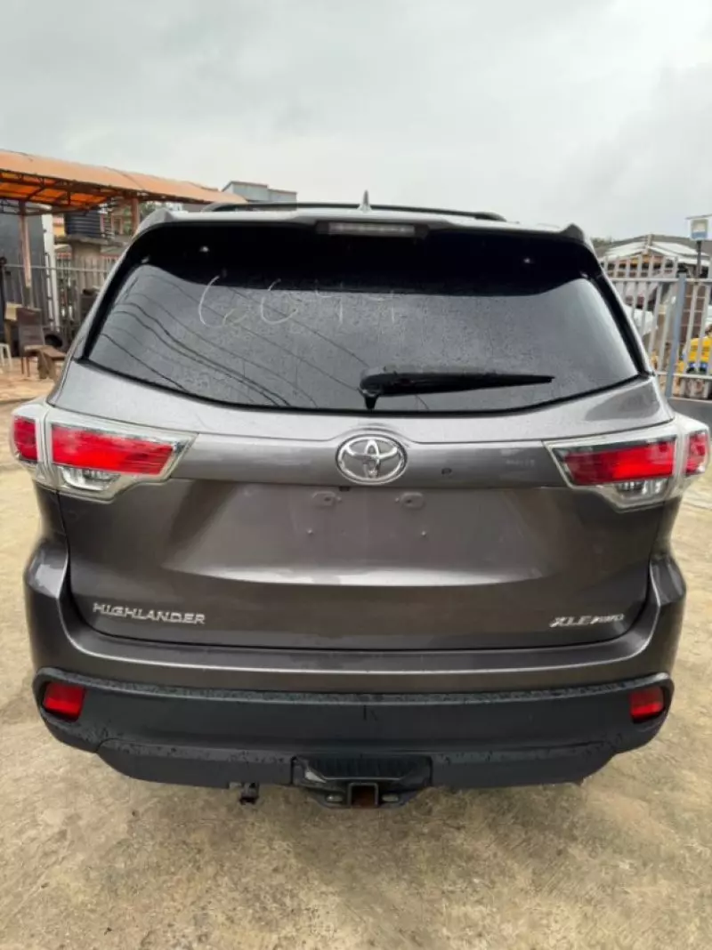 Toyota Highlander   - 2015