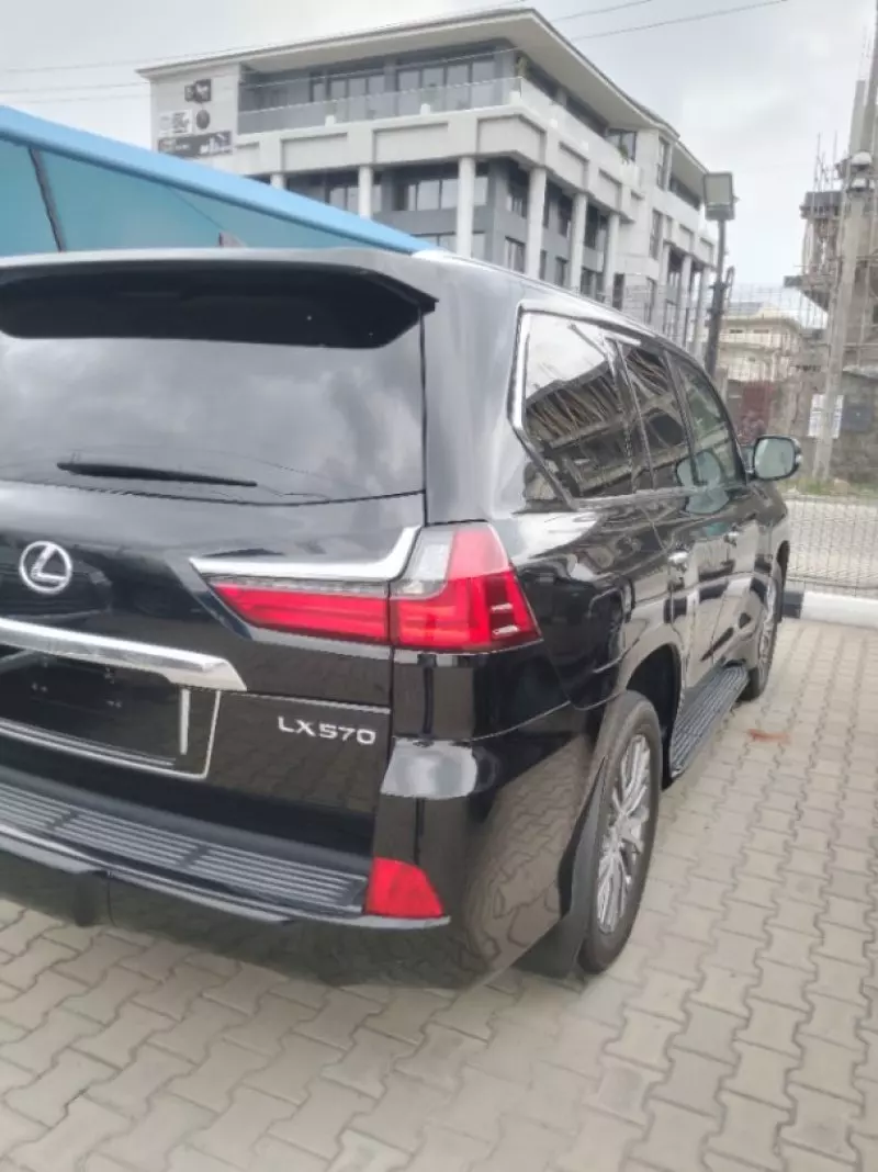 Lexus LX 570   - 2018