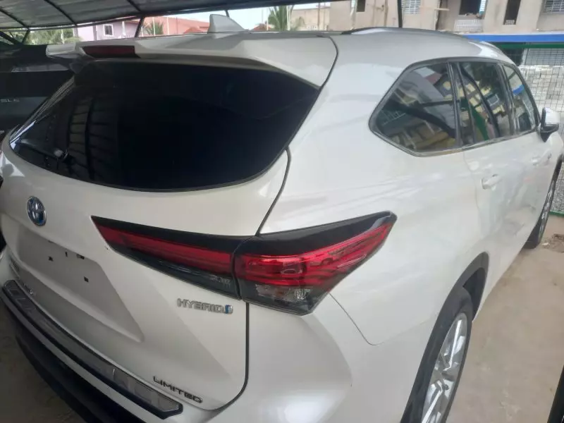 Toyota Highlander   - 2021
